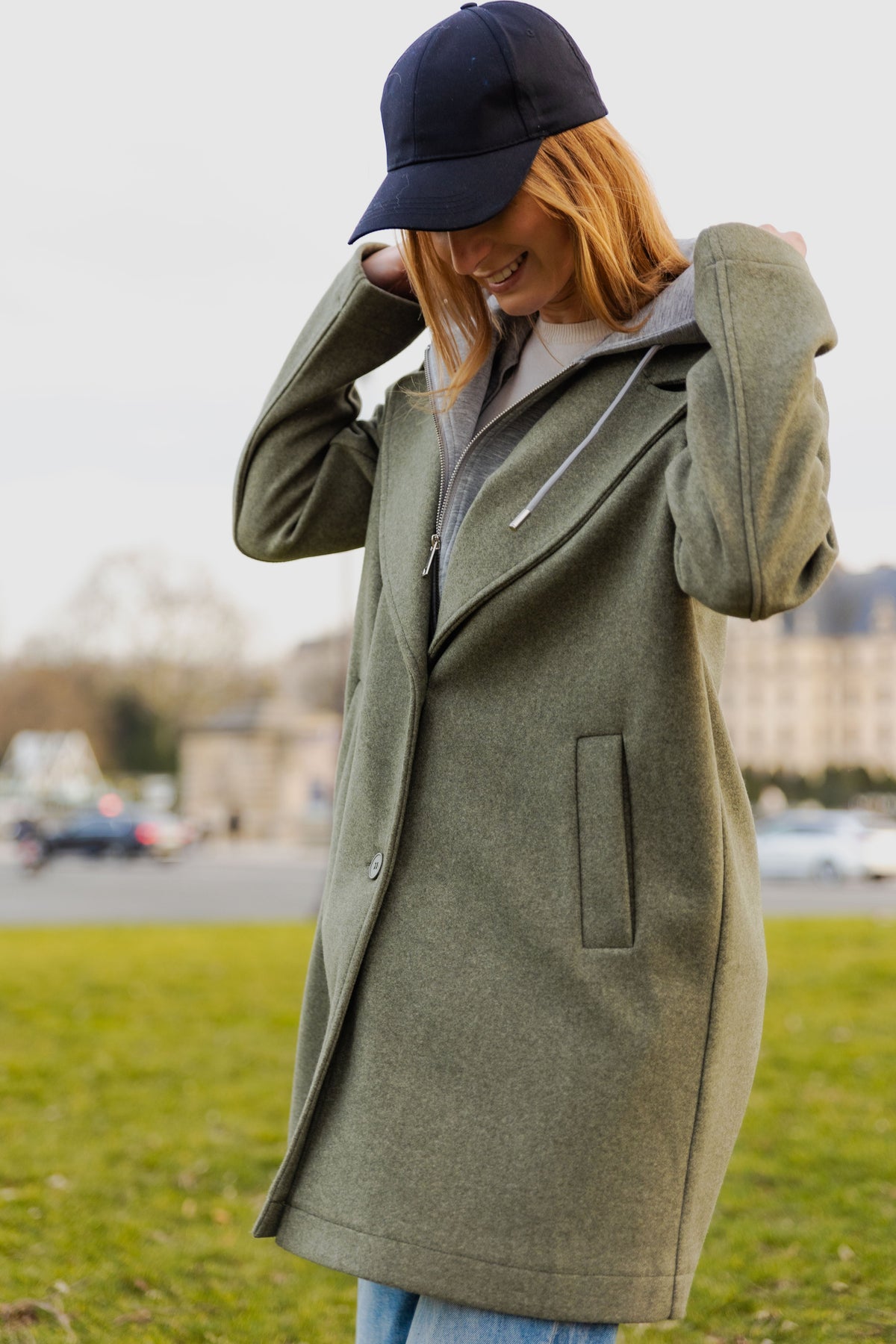 MANTEAU FAUX 2 PIÈCES AVEC CAPUCHE CONTRASTÉ - K-ZELL PARIS | Wholesale