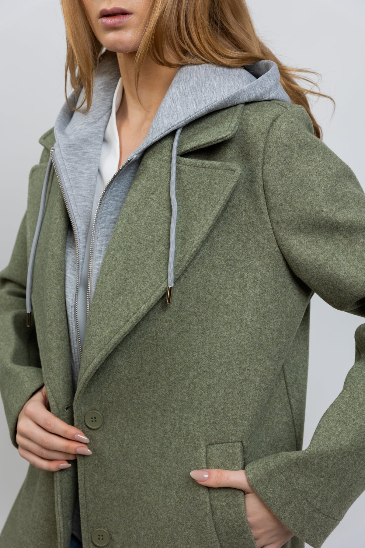 MANTEAU FAUX 2 PIÈCES AVEC CAPUCHE CONTRASTÉ - K-ZELL PARIS | Wholesale