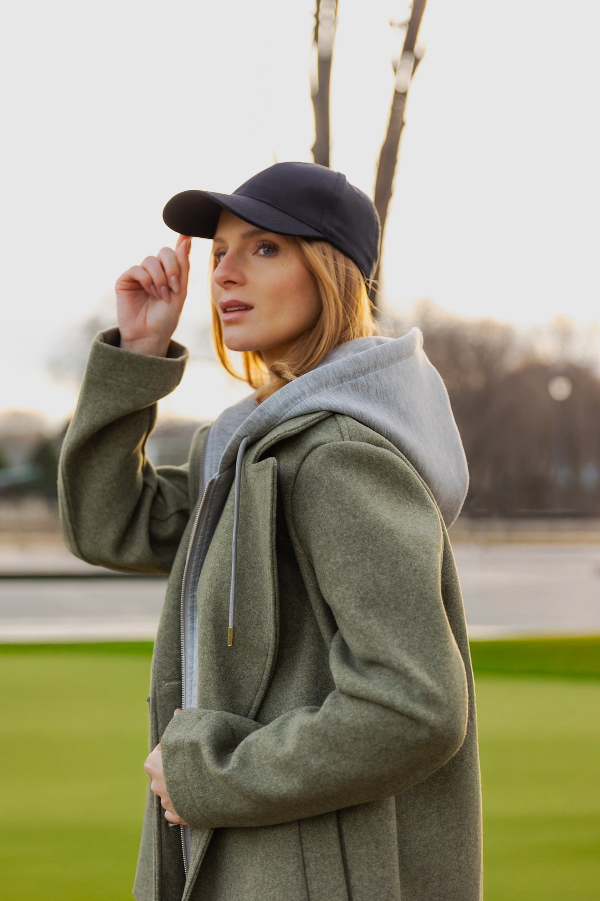 MANTEAU FAUX 2 PIÈCES AVEC CAPUCHE CONTRASTÉ - K-ZELL PARIS | Wholesale