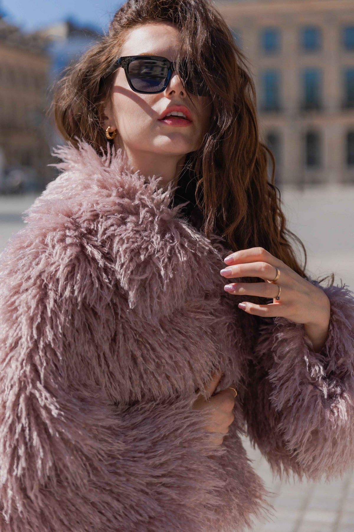 MANTEAU COURT EN FAUSSE FOURRURE MOUTON MONGOLIE