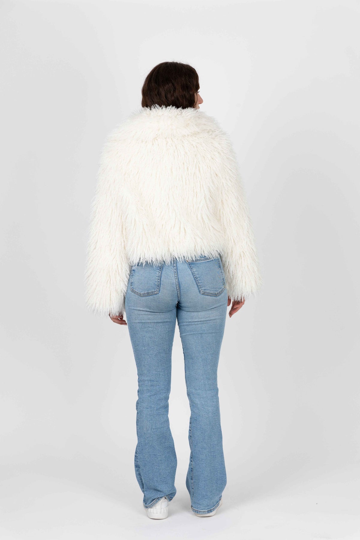 MANTEAU COURT EN FAUSSE FOURRURE MOUTON MONGOLIE