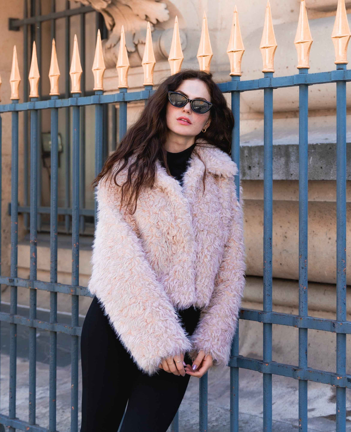 MANTEAU COURT EN FAUSSE FOURRURE MOUTON