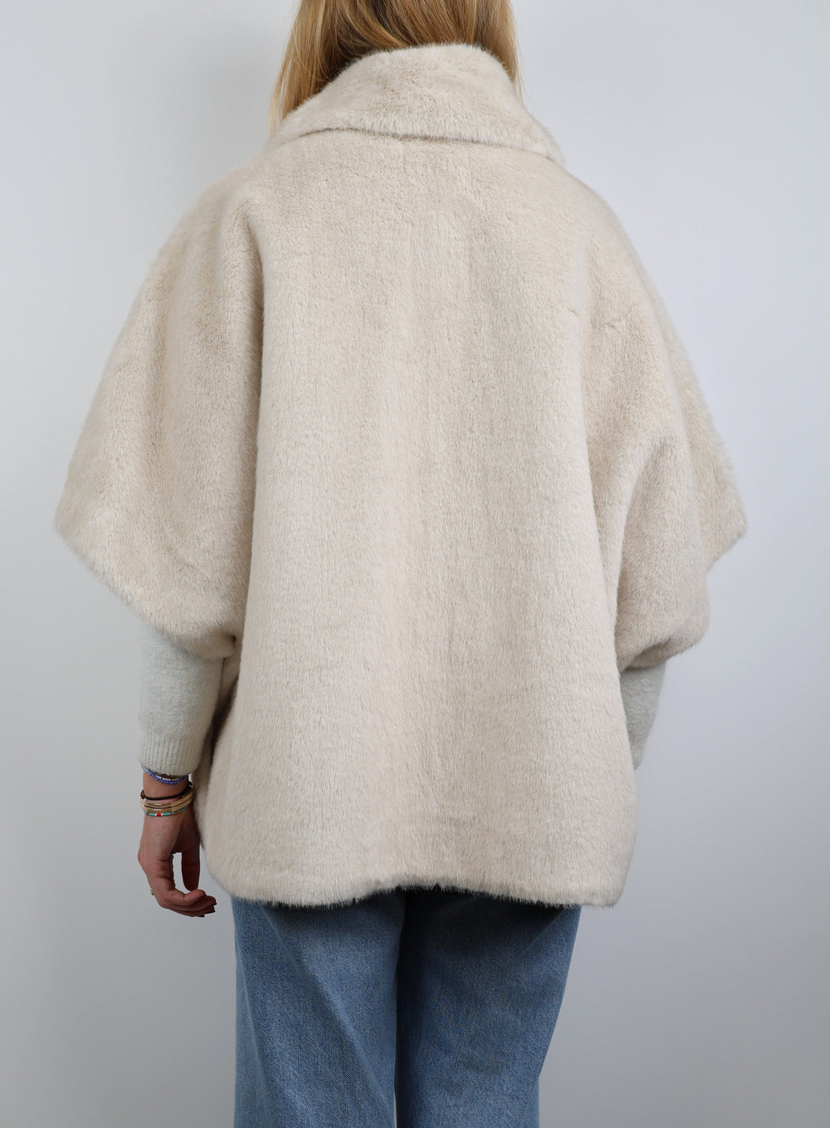 CAPE EN FAUSSE FOURRURE - K-ZELL PARIS | Wholesale