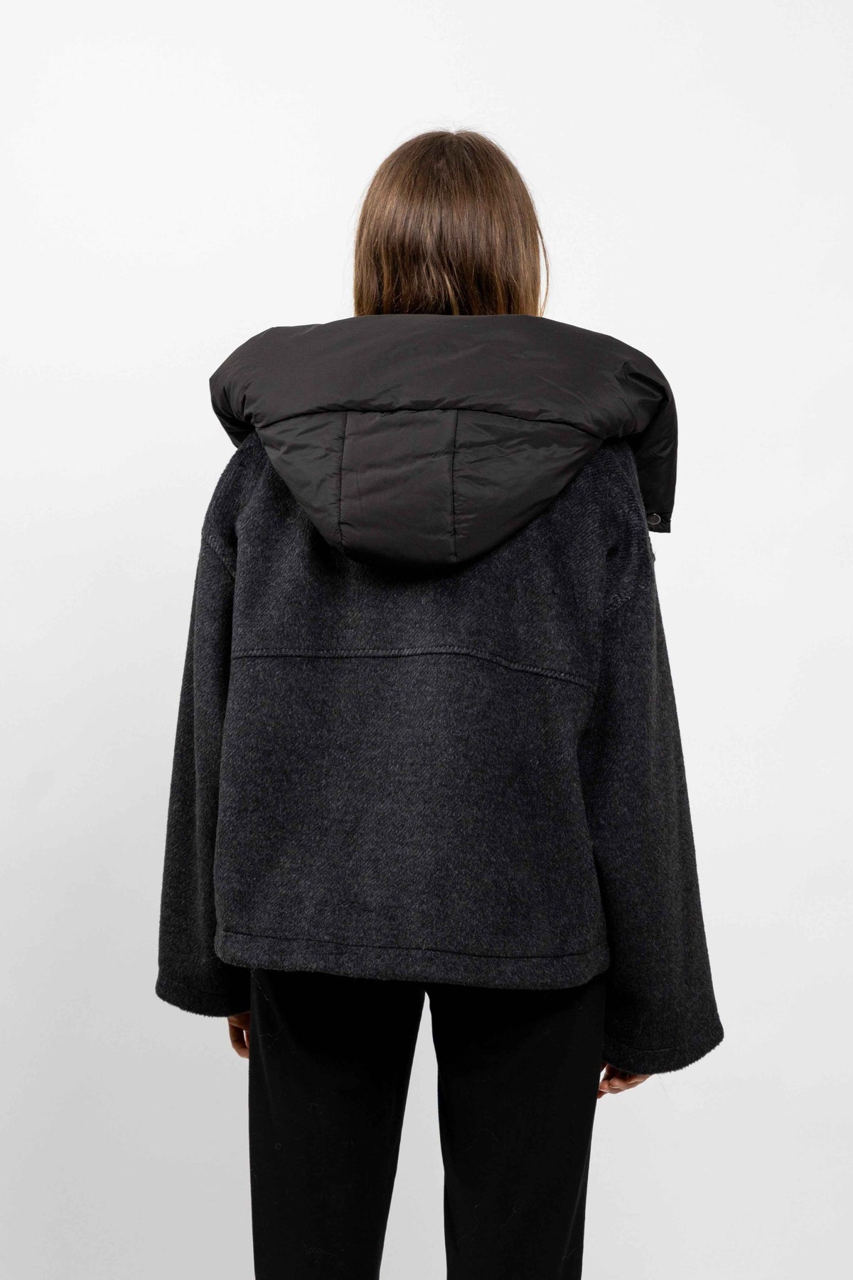 MANTEAU COURT À CAPUCHE