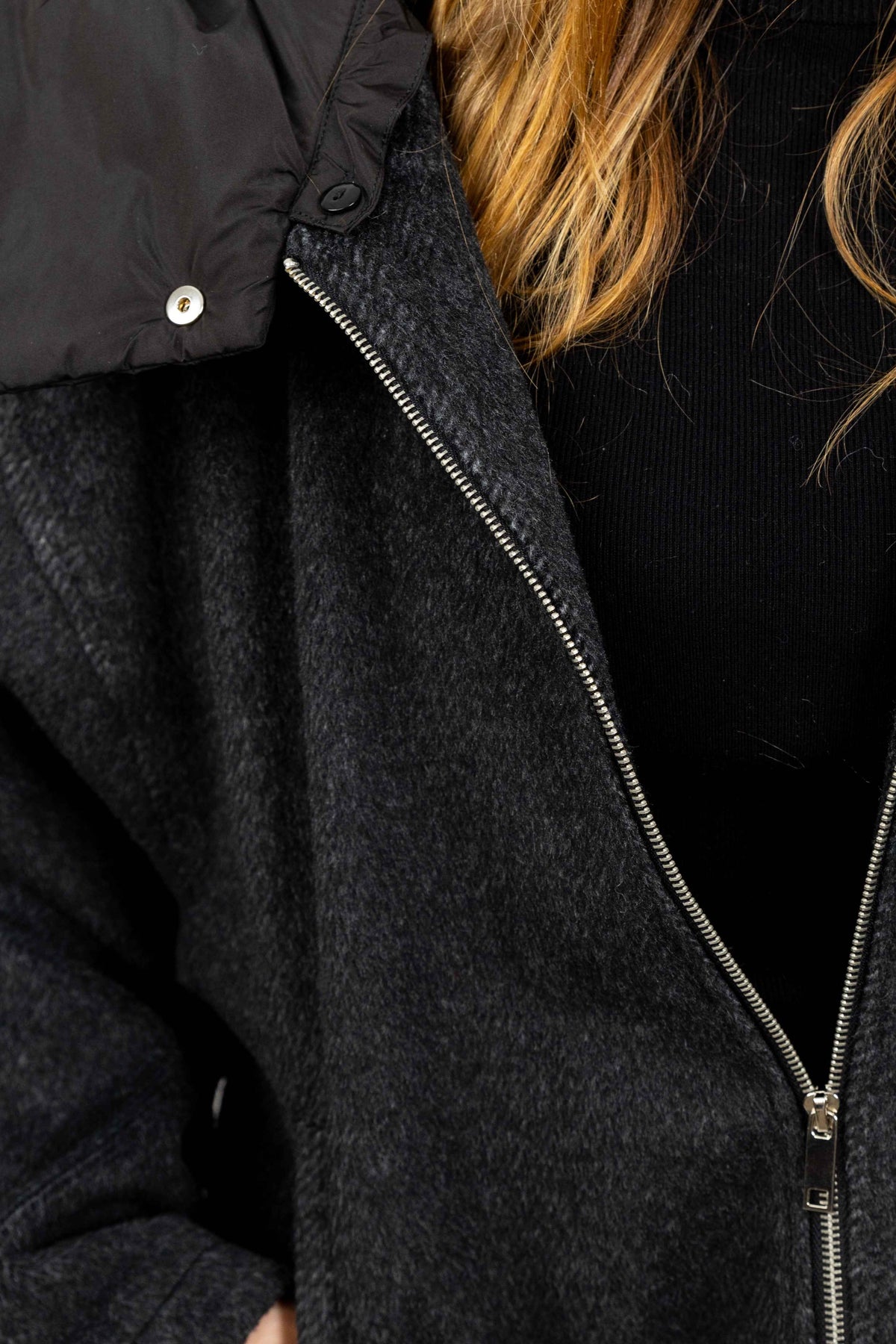 MANTEAU COURT À CAPUCHE