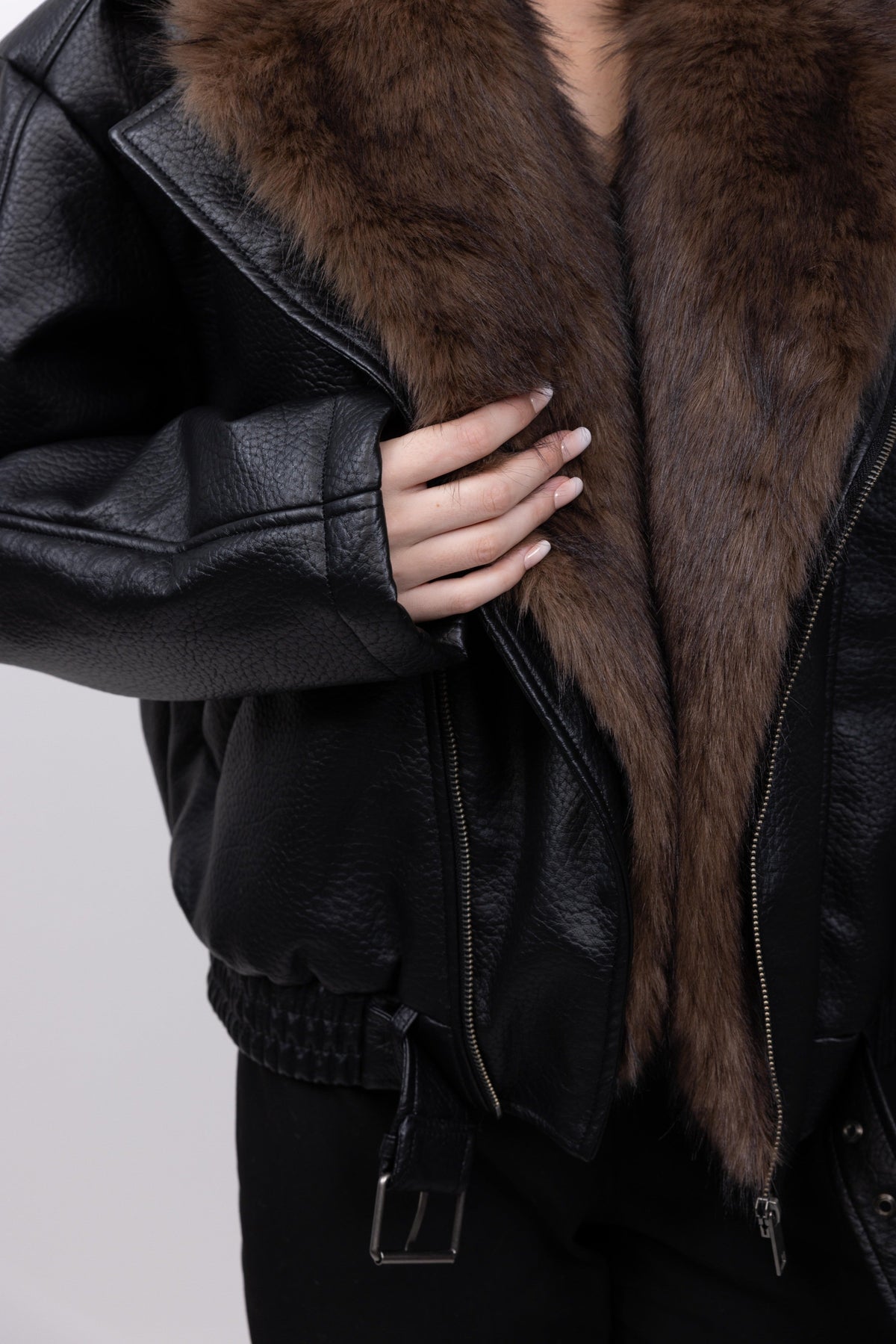 BLOUSON SIMILICUIR AVEC COL FAUSSE FOURRURE AMOVIBLE - K-ZELL PARIS | Wholesale