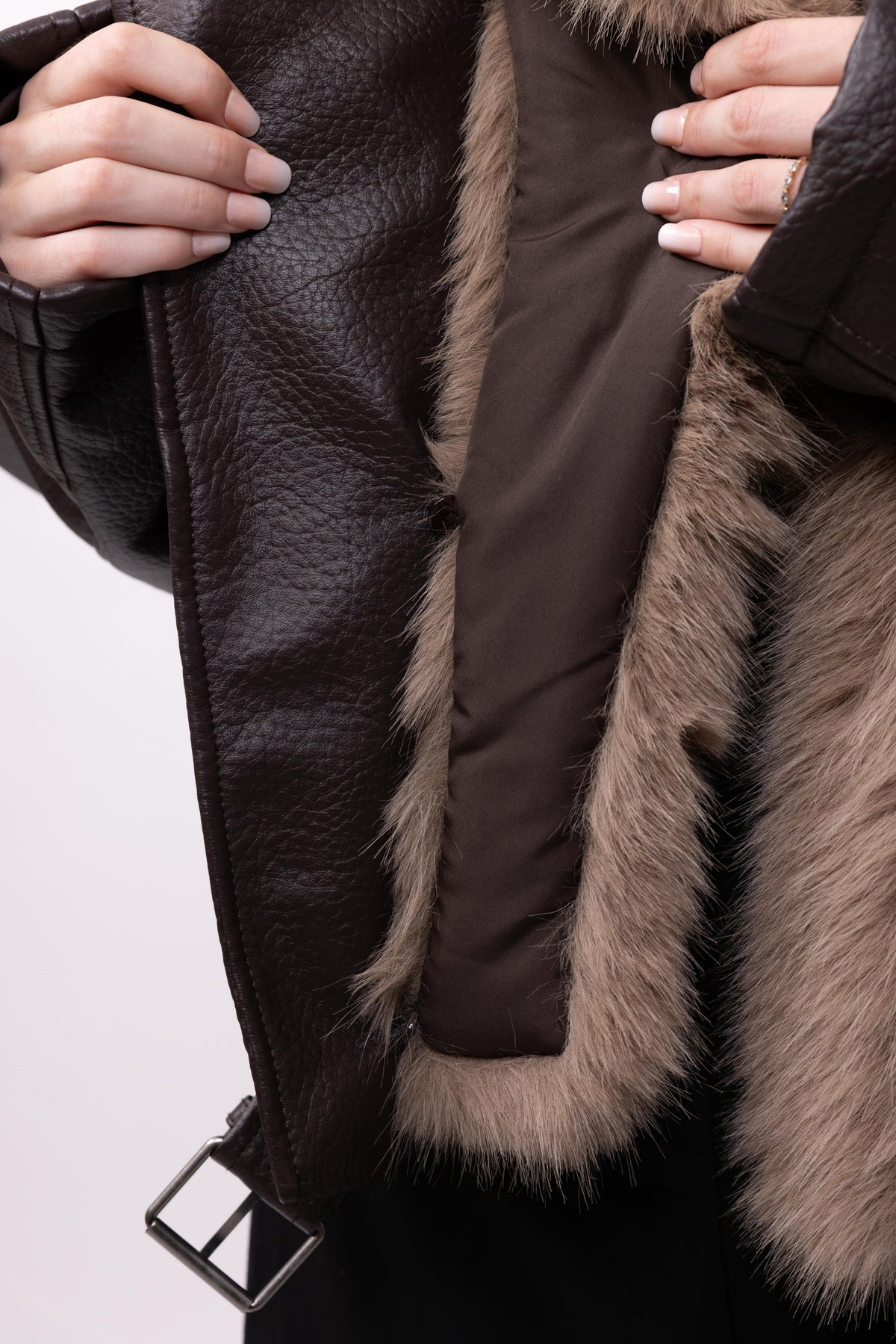 BLOUSON SIMILICUIR AVEC COL FAUSSE FOURRURE AMOVIBLE - K-ZELL PARIS | Wholesale