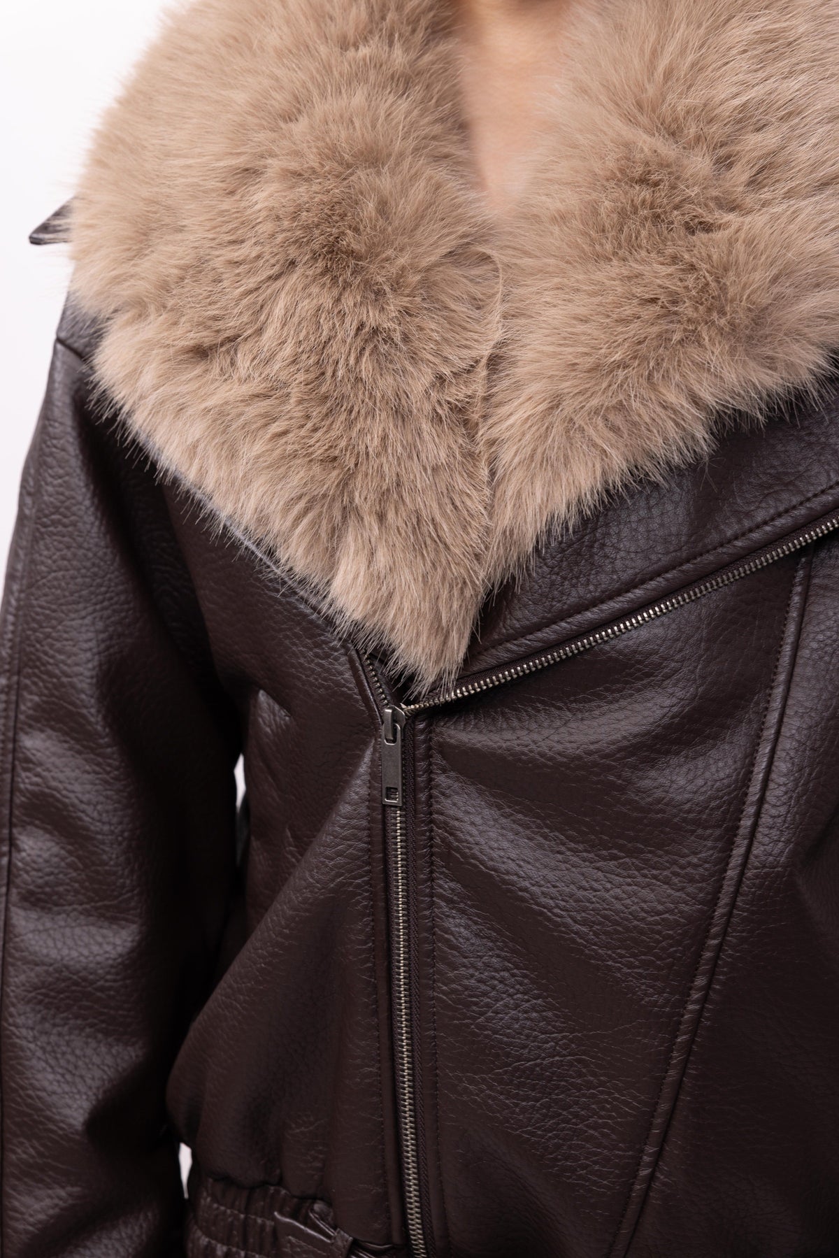 BLOUSON SIMILICUIR AVEC COL FAUSSE FOURRURE AMOVIBLE - K-ZELL PARIS | Wholesale