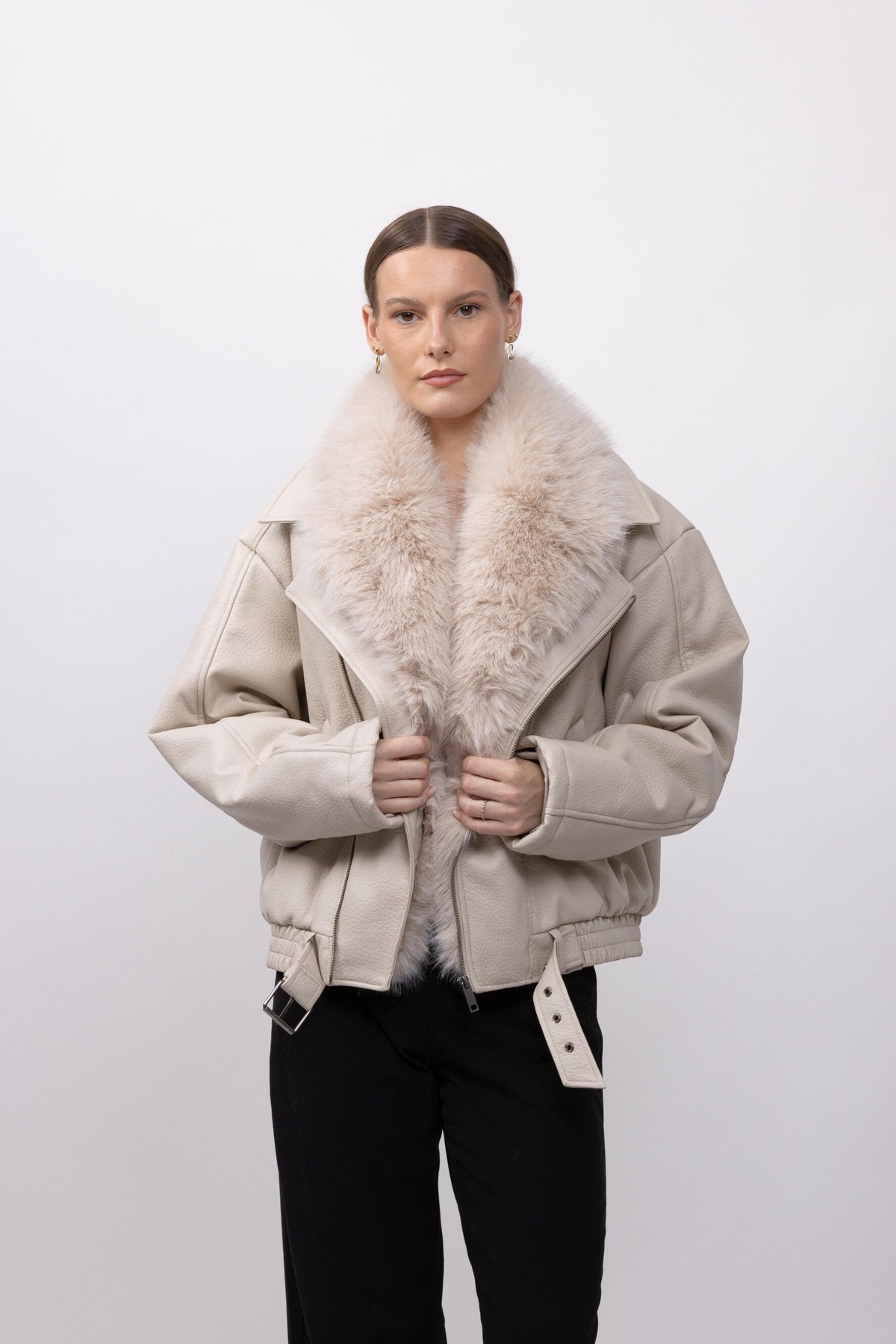 BLOUSON SIMILICUIR AVEC COL FAUSSE FOURRURE AMOVIBLE - K-ZELL PARIS | Wholesale