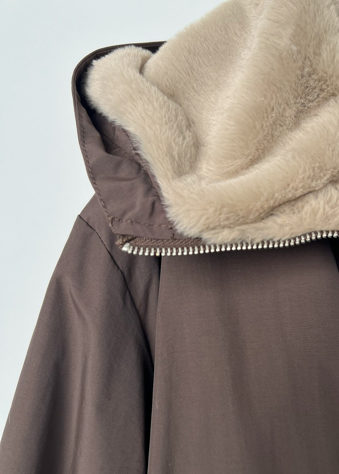 Waterbestendige parka met imitatiebontvoering