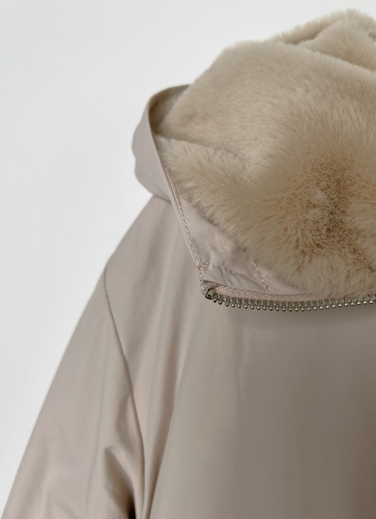 Waterbestendige parka met imitatiebontvoering