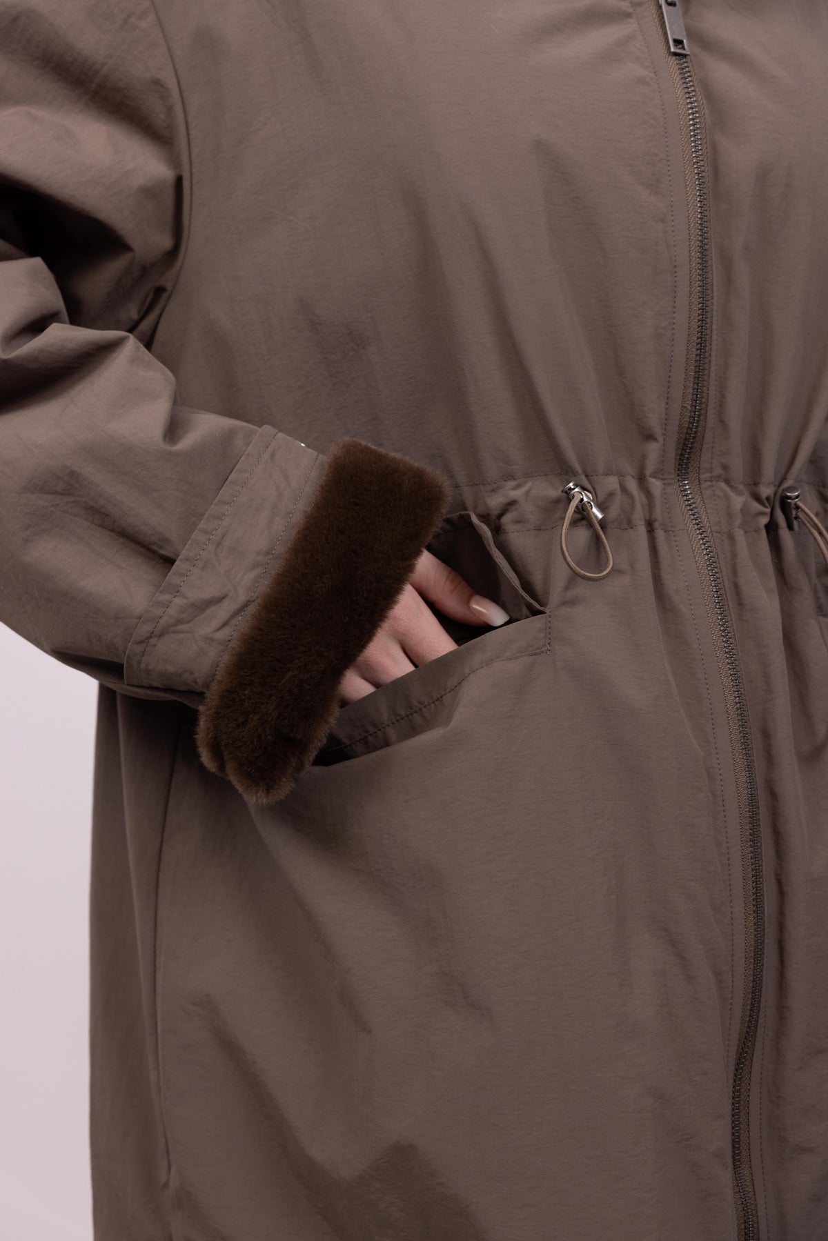 Waterbestendige parka met imitatiebontvoering