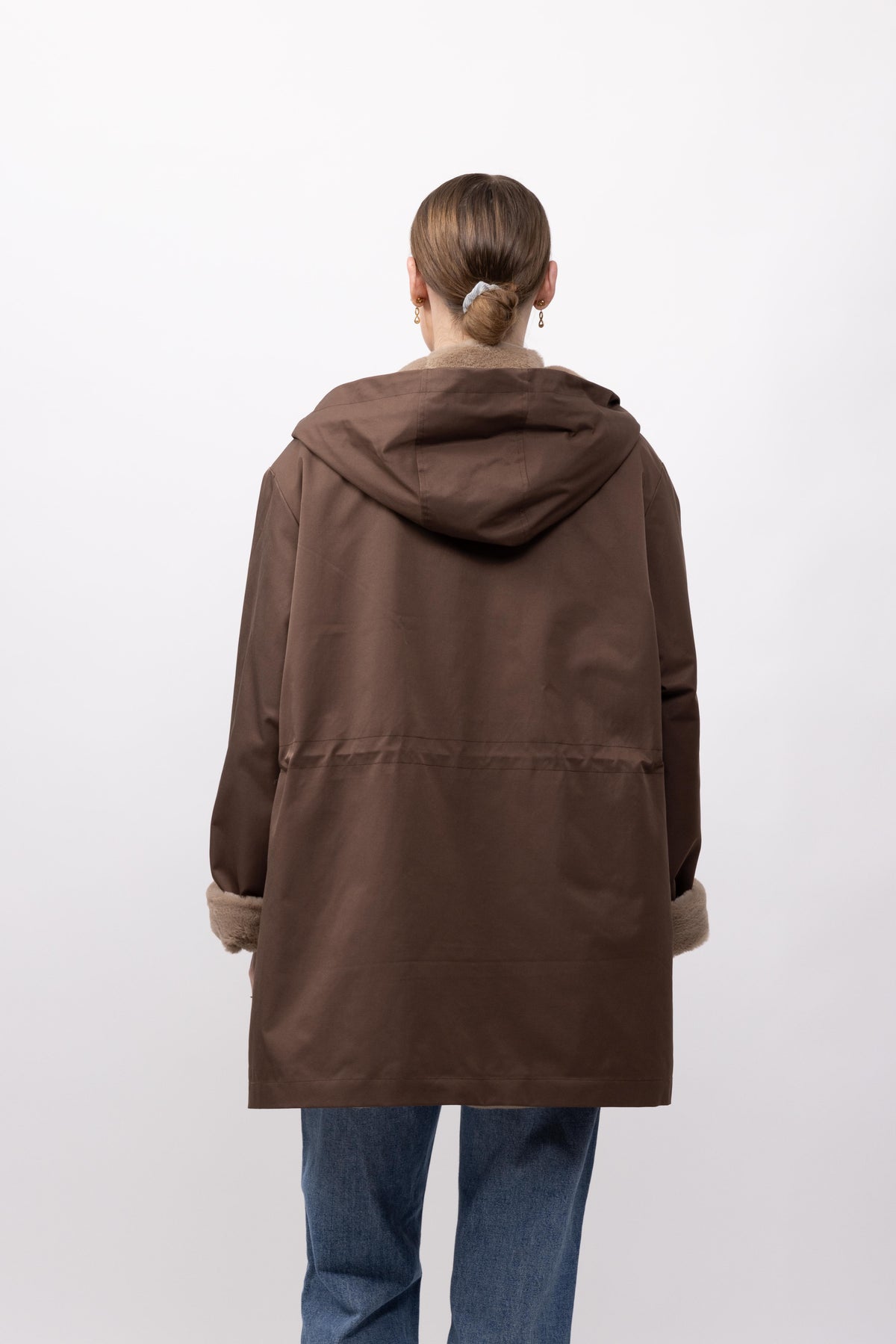 Waterbestendige parka met imitatiebont en goudkleurige details