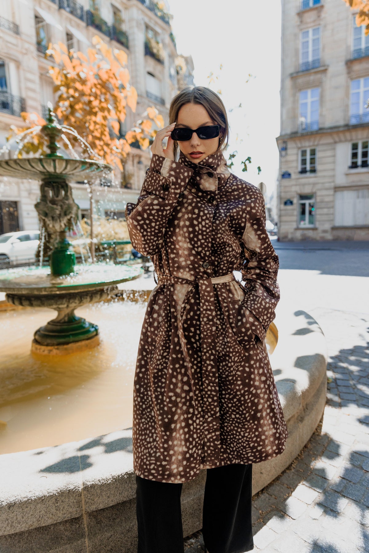 Waterafstotende trenchcoat met hertenprint