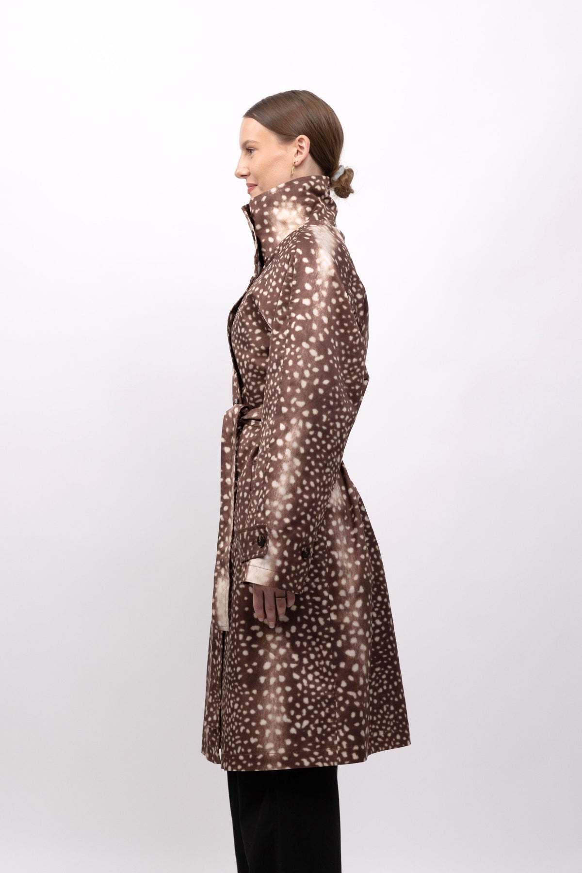 Waterafstotende trenchcoat met hertenprint