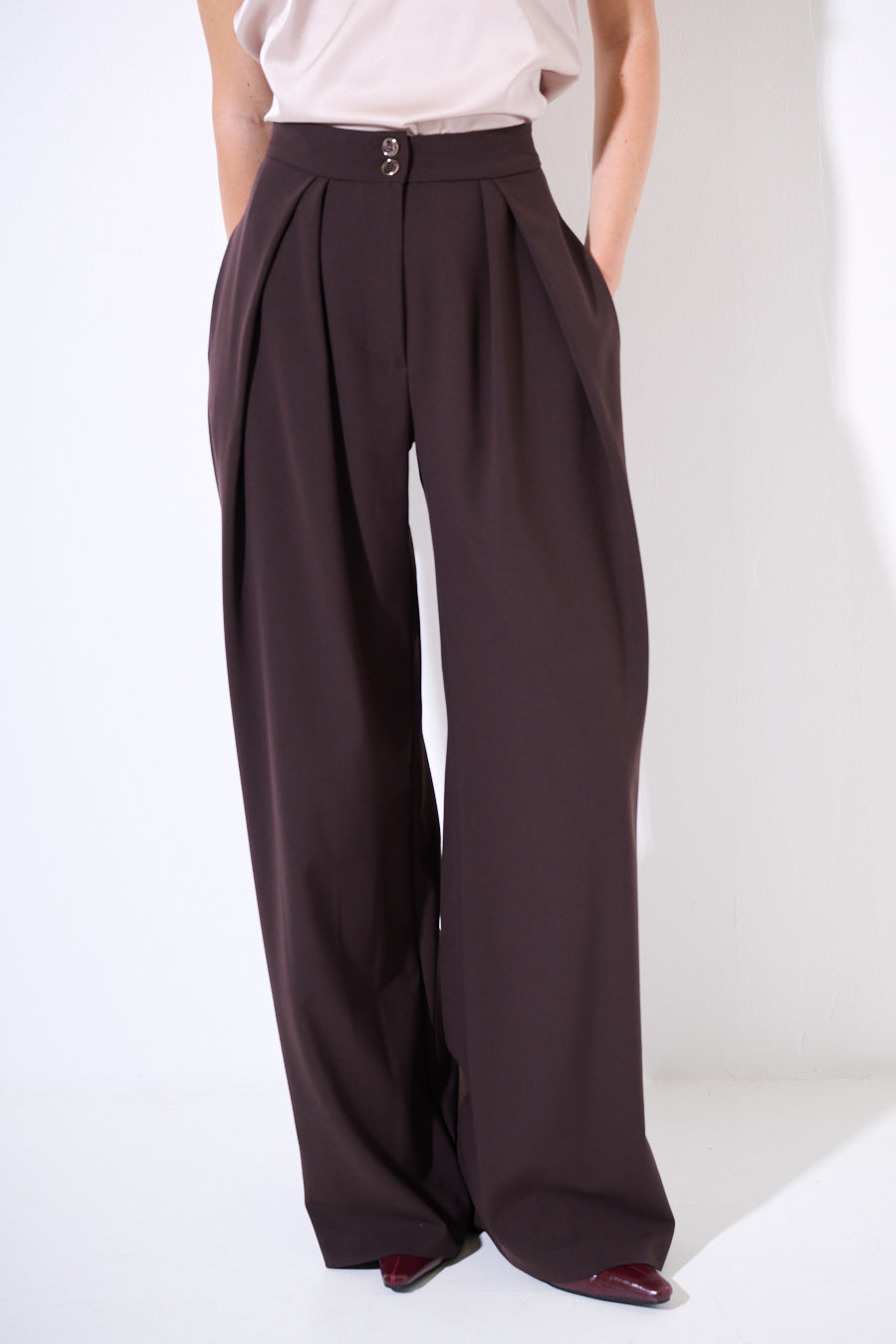 Palazzo pantalon met geplooide gouden knopen