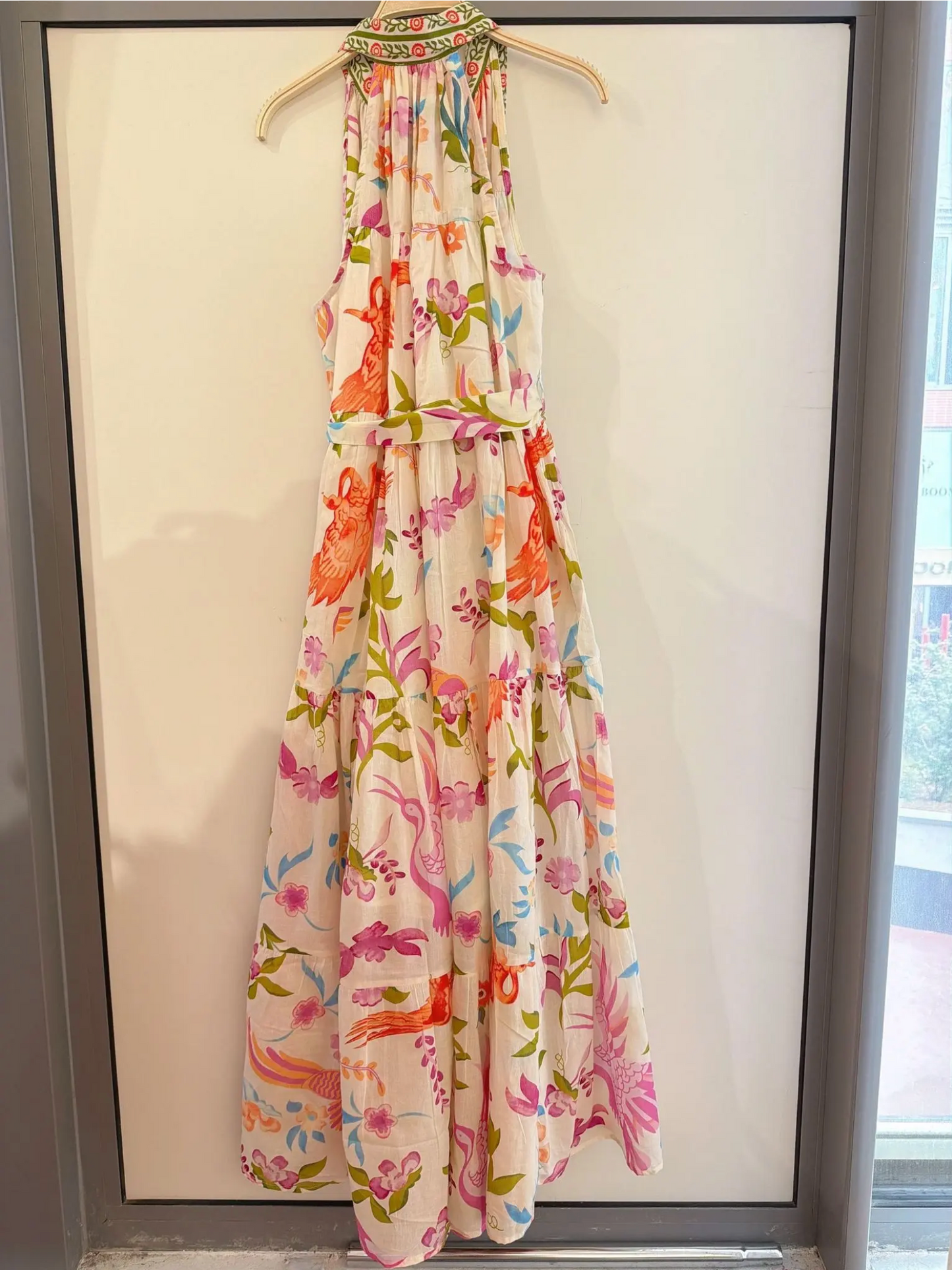 Mouwloze maxi-jurk met print en ceintuur – Boho-chique stijl