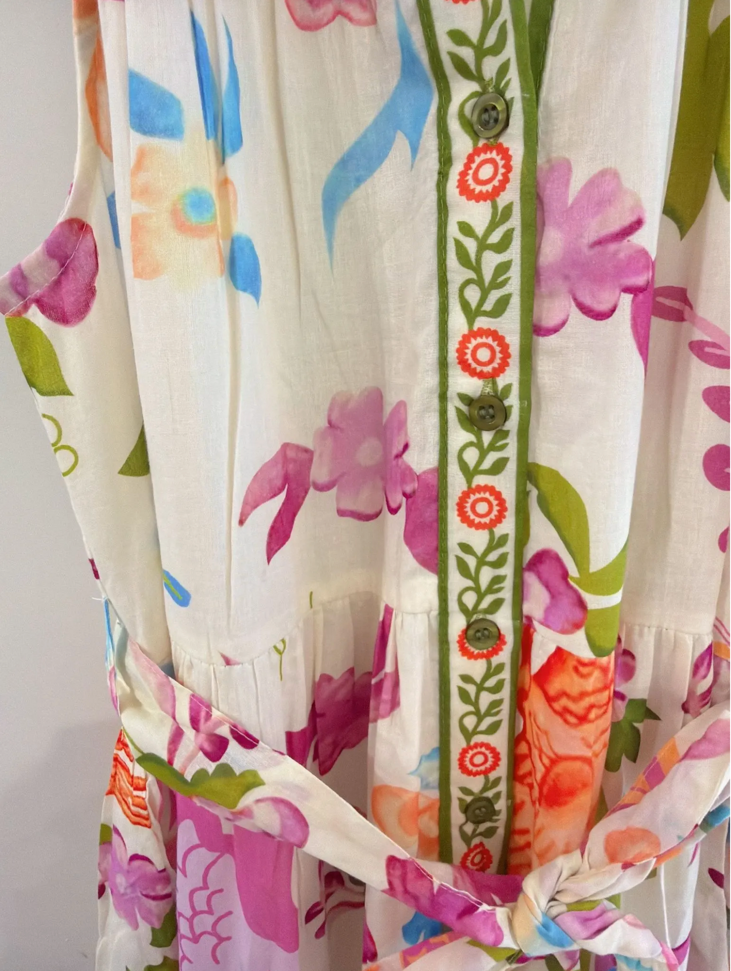 Mouwloze maxi-jurk met print en ceintuur – Boho-chique stijl