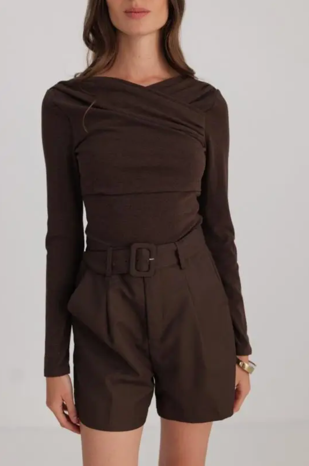 Getailleerde korte broek met riem