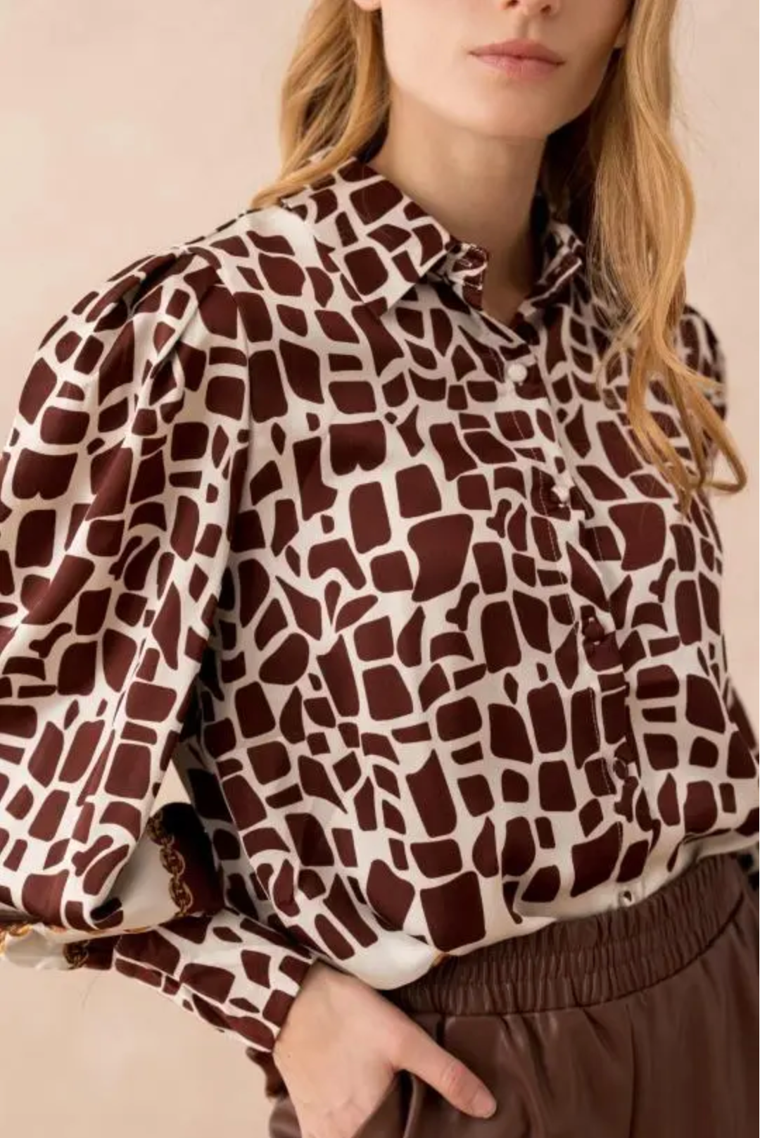 Shirt met pofmouwen en giraffenprint