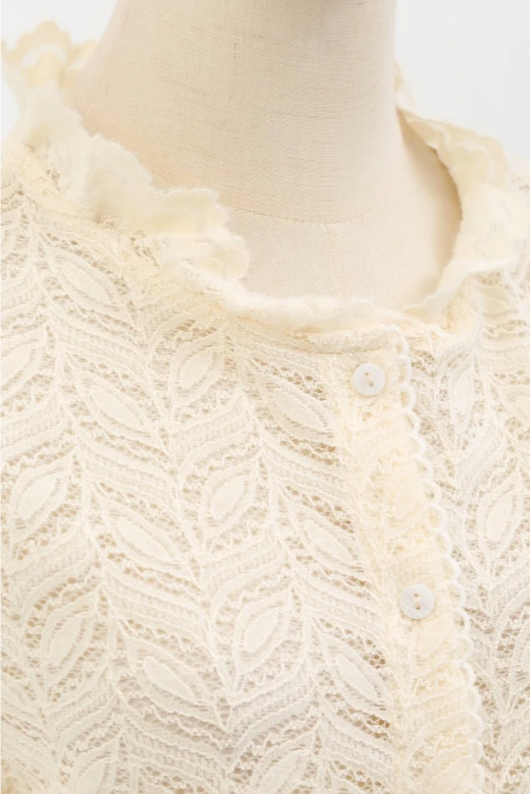 Blouse van kant met ruches