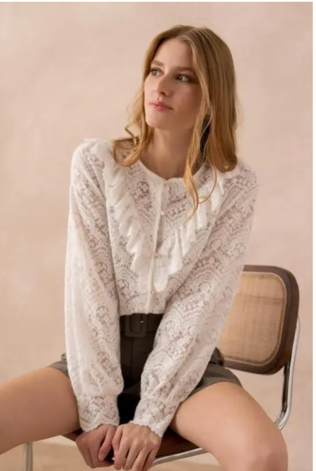 Blouse van kant met ruches