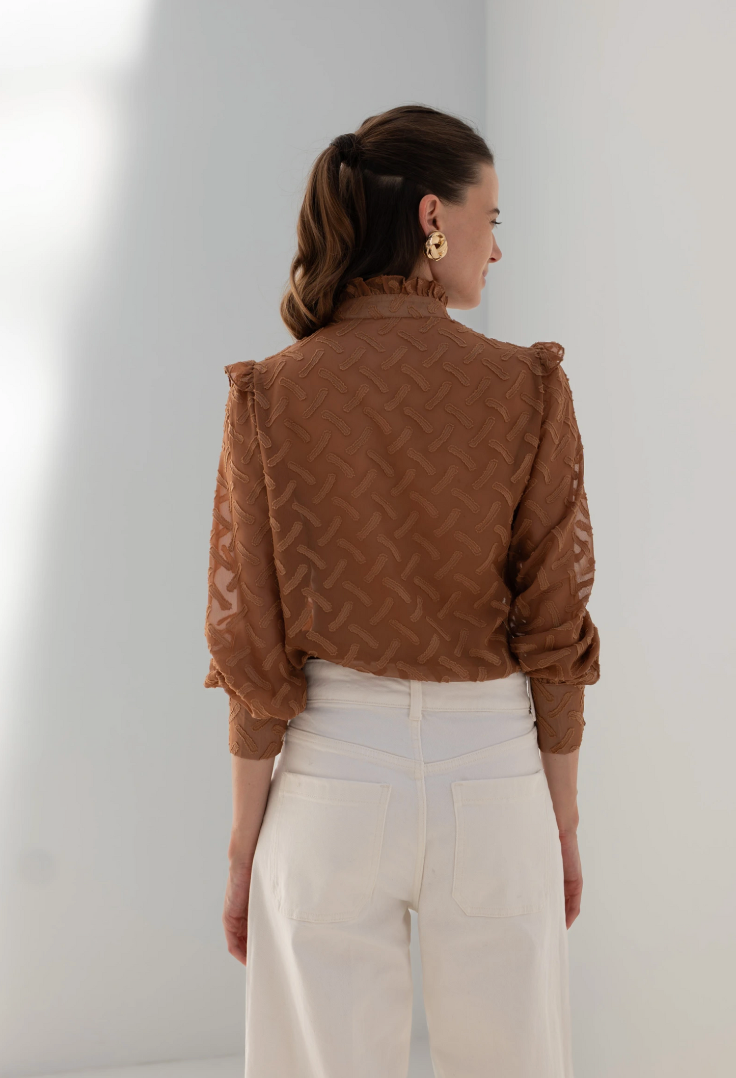 Blouse met structuur en ruchekraag