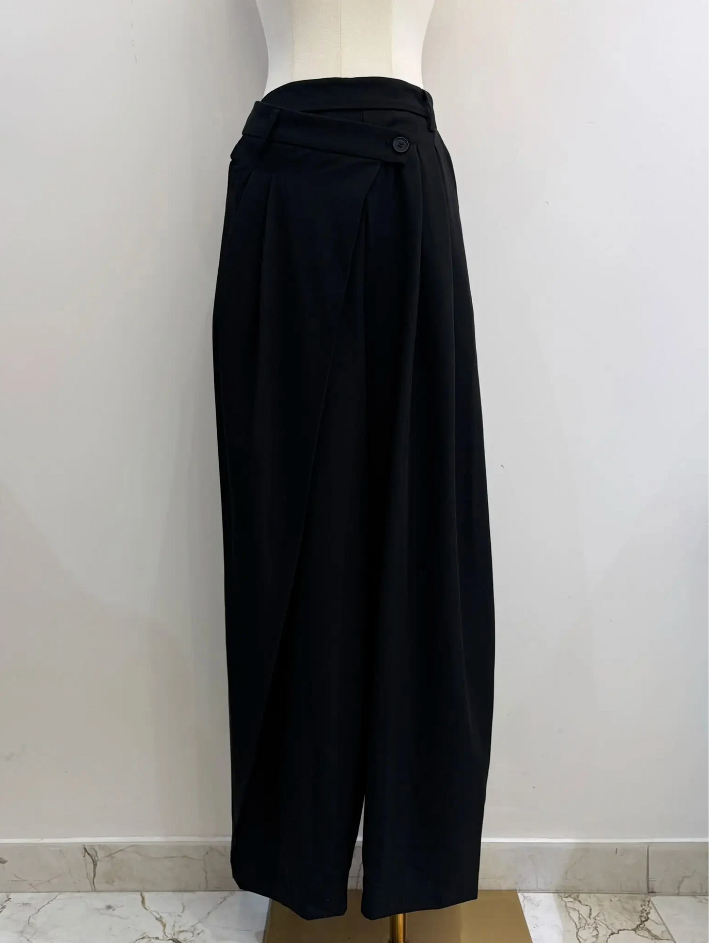 Asymmetrische, soepelvallende broek