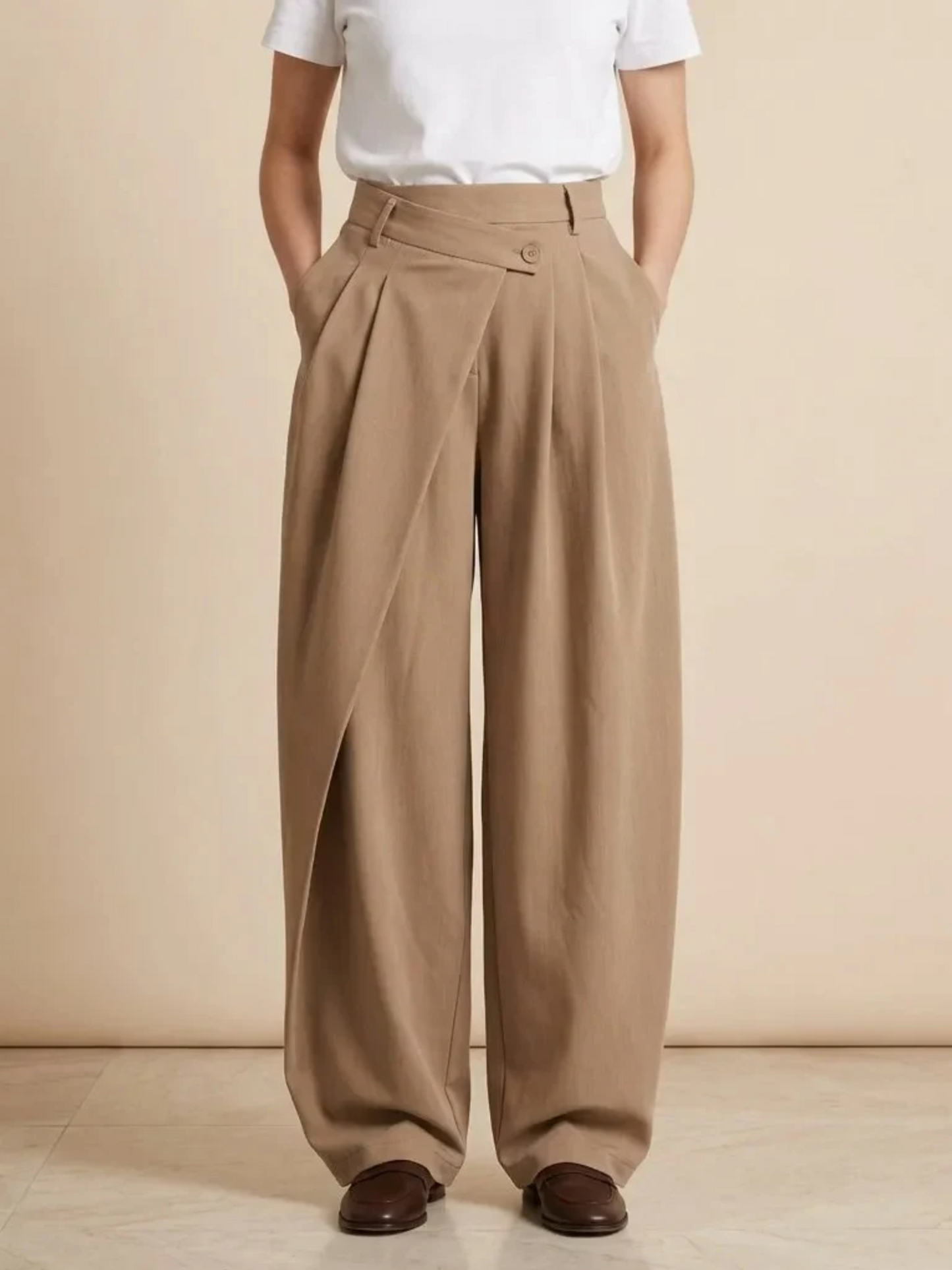 Asymmetrische, soepelvallende broek