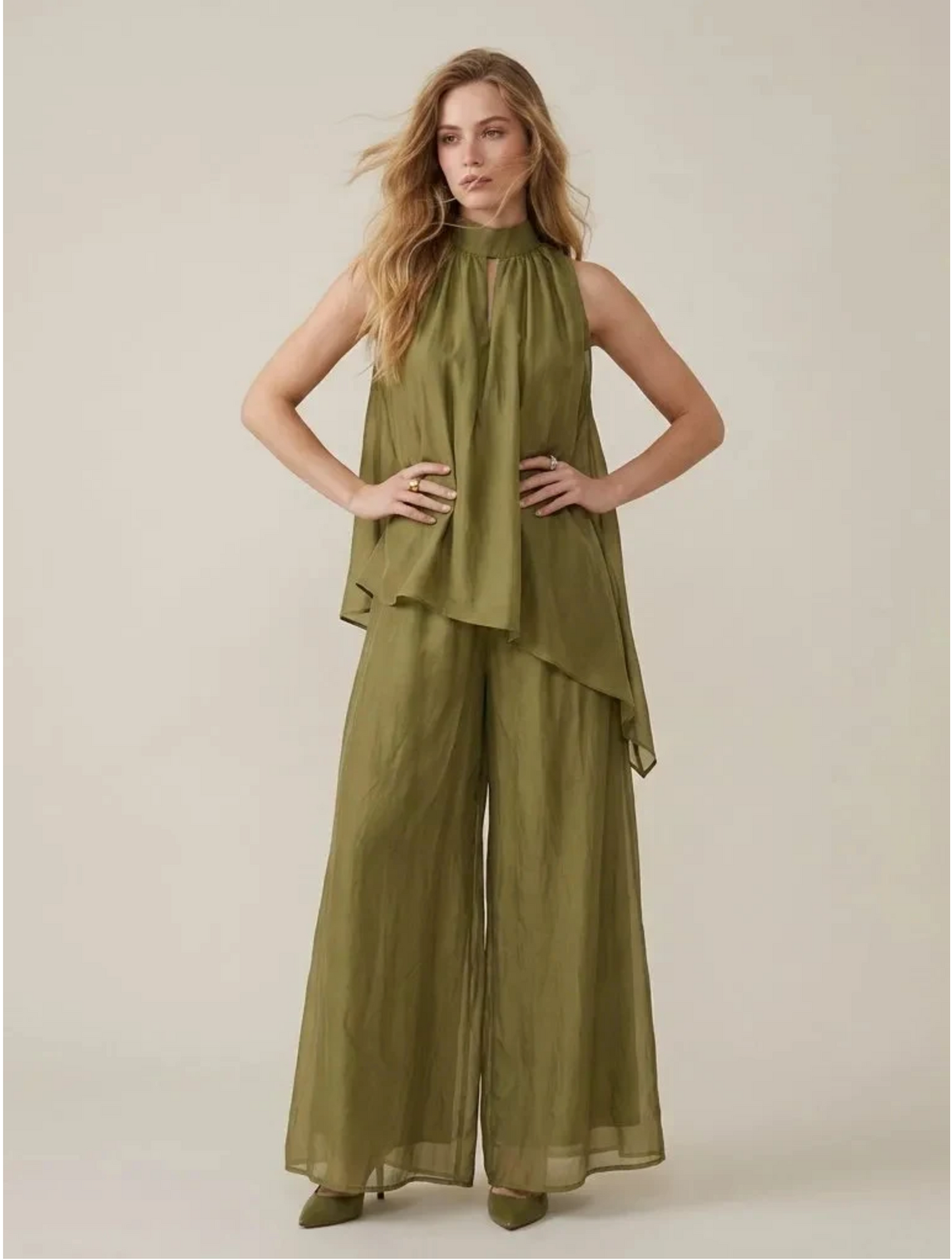 Set van een Tencel-top en een zwierige broek