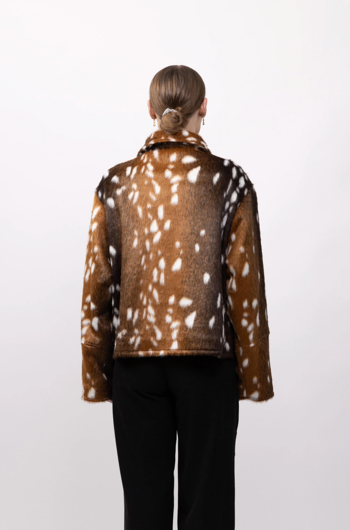Jas van imitatiebont met Bambi-print