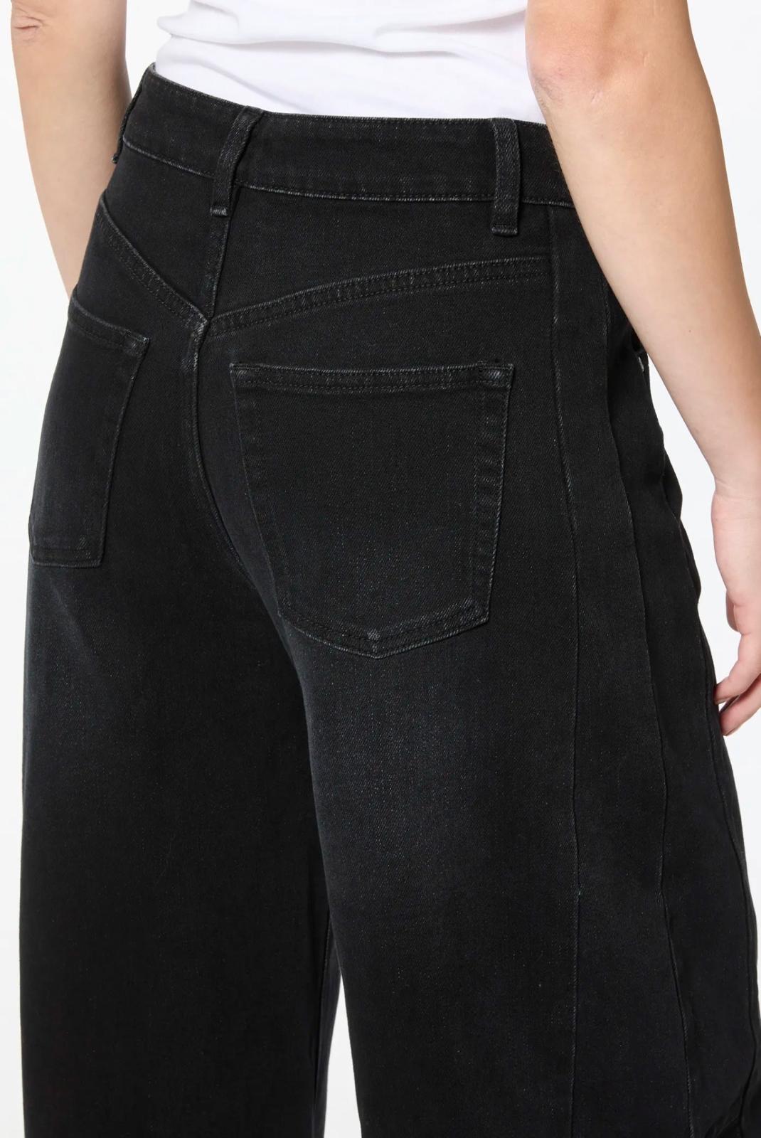 Balloon Fit Jeans