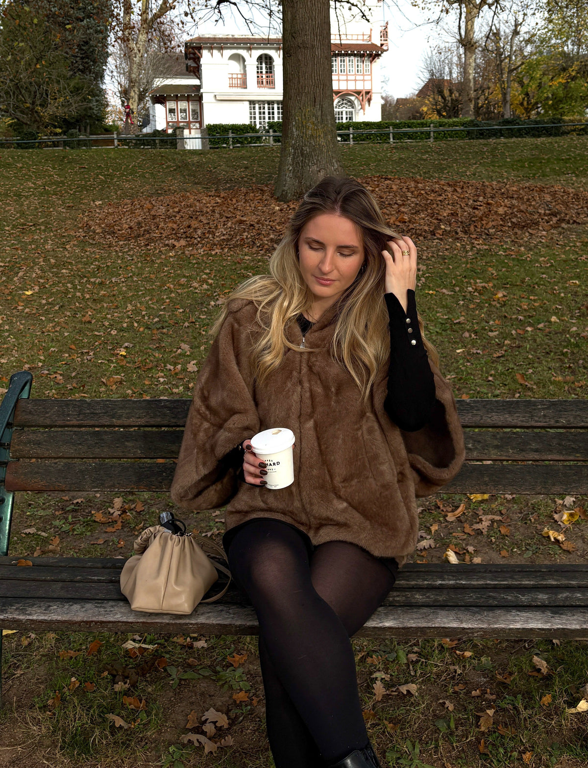 CAPE EN FAUSSE FOURRURE - K-ZELL PARIS | Wholesale